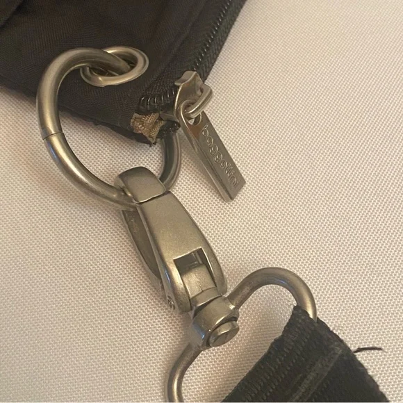 Baggallini Crossbody multi pocket adjustable strap, black purse - Picture 6 of 11